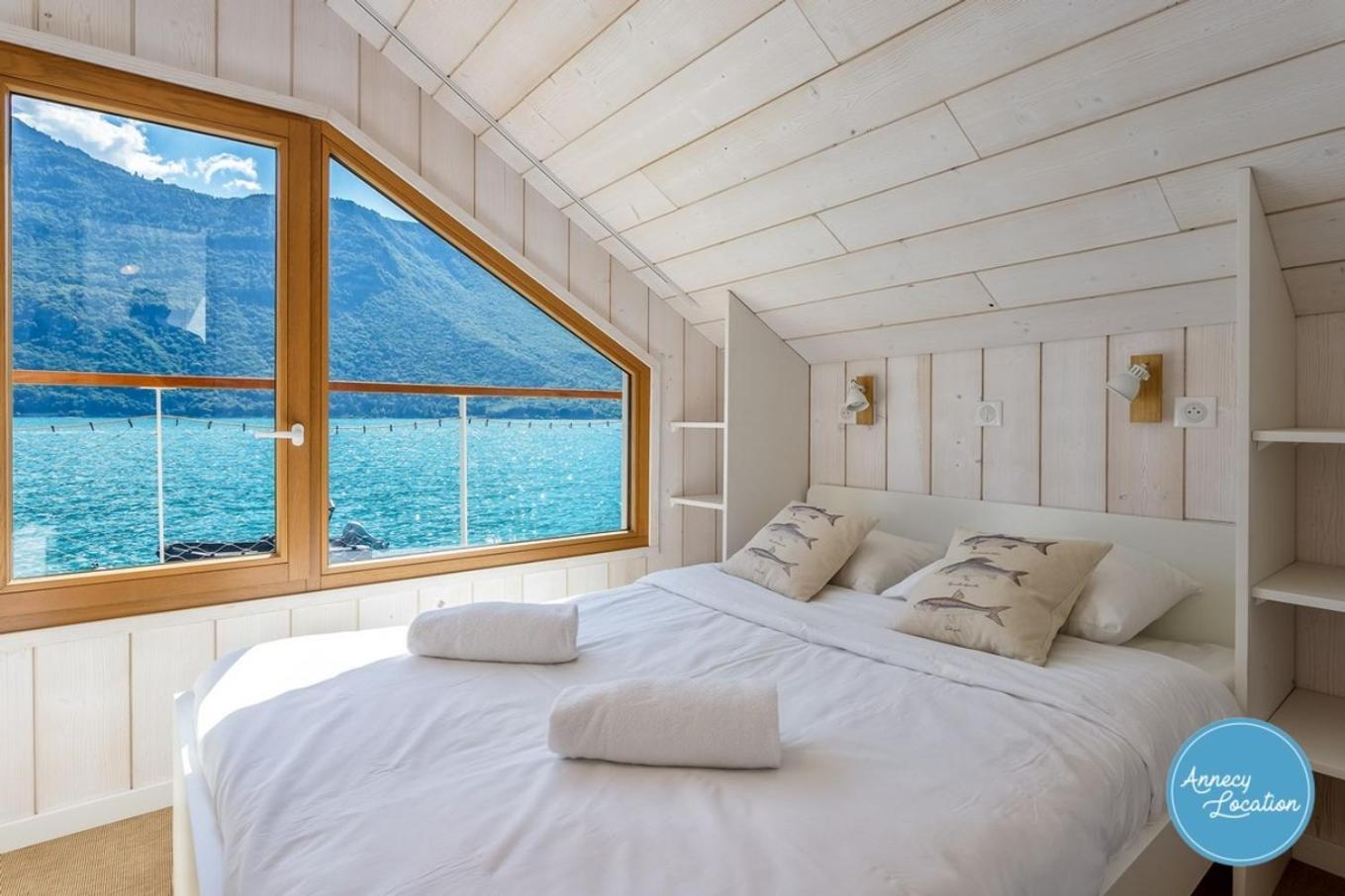 Chalet Coquillage Waterfront Escape On Lake Doussard Exterior photo
